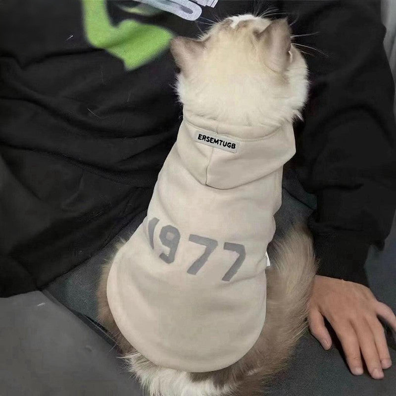 2-Pack L sizeTrendy Pet Hoodie with "1977" Print - Warm Winter Wear for Cats and Small Dogs - with Plush Lining - Beige and Dark Grey
