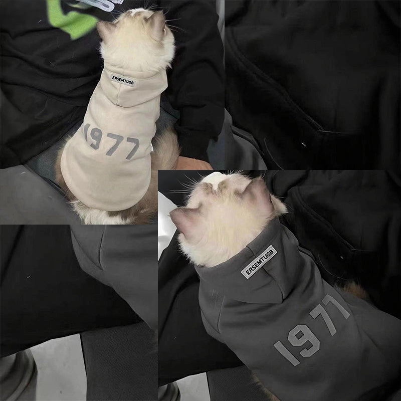 2-Pack 2XL sizeTrendy Pet Hoodie with "1977" Print - Warm Winter Wear for Cats and Small Dogs - with Plush Lining - Beige and Dark Grey
