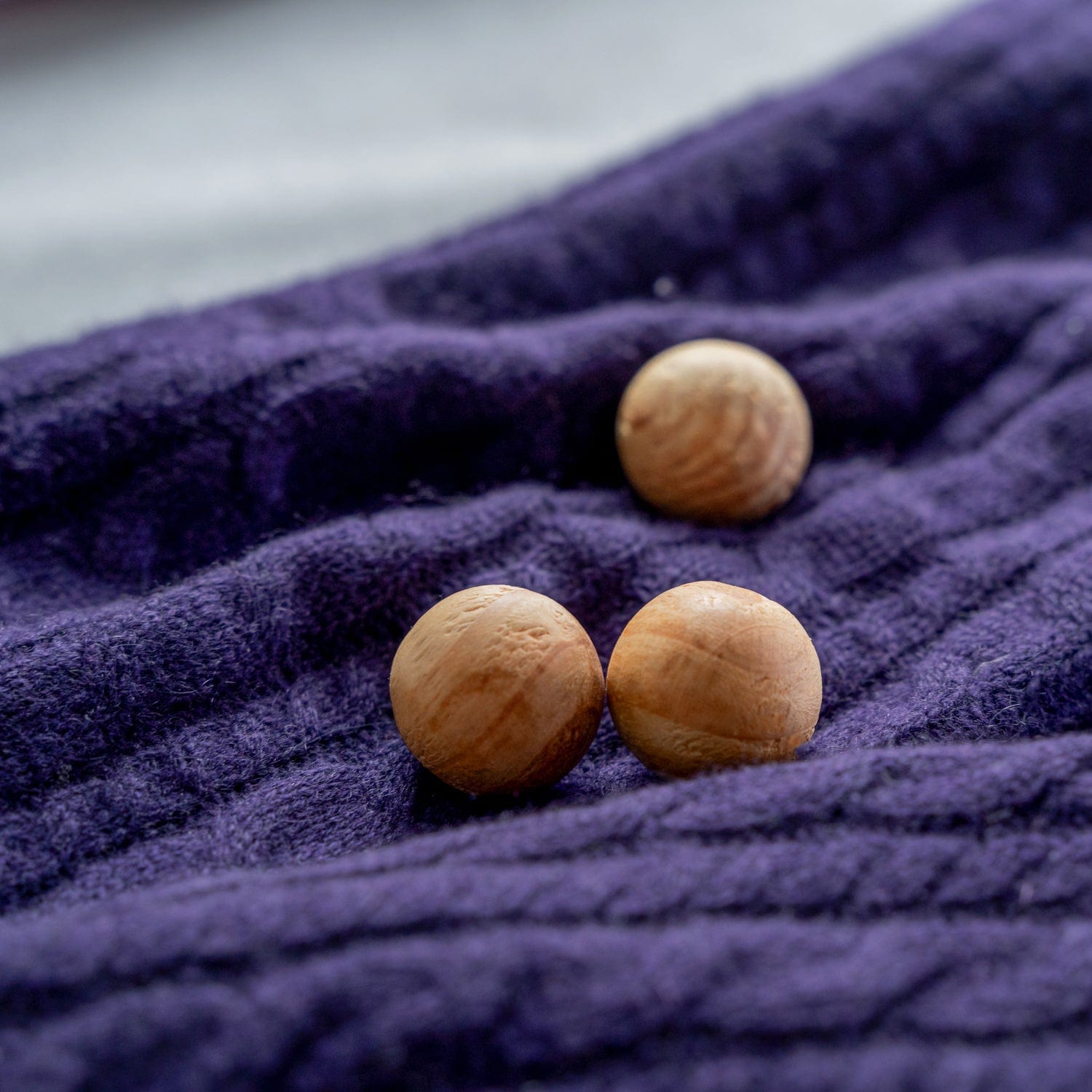 32 Pcs Living Today Cedar Wood Balls – Scented Moth-Repellent Balls