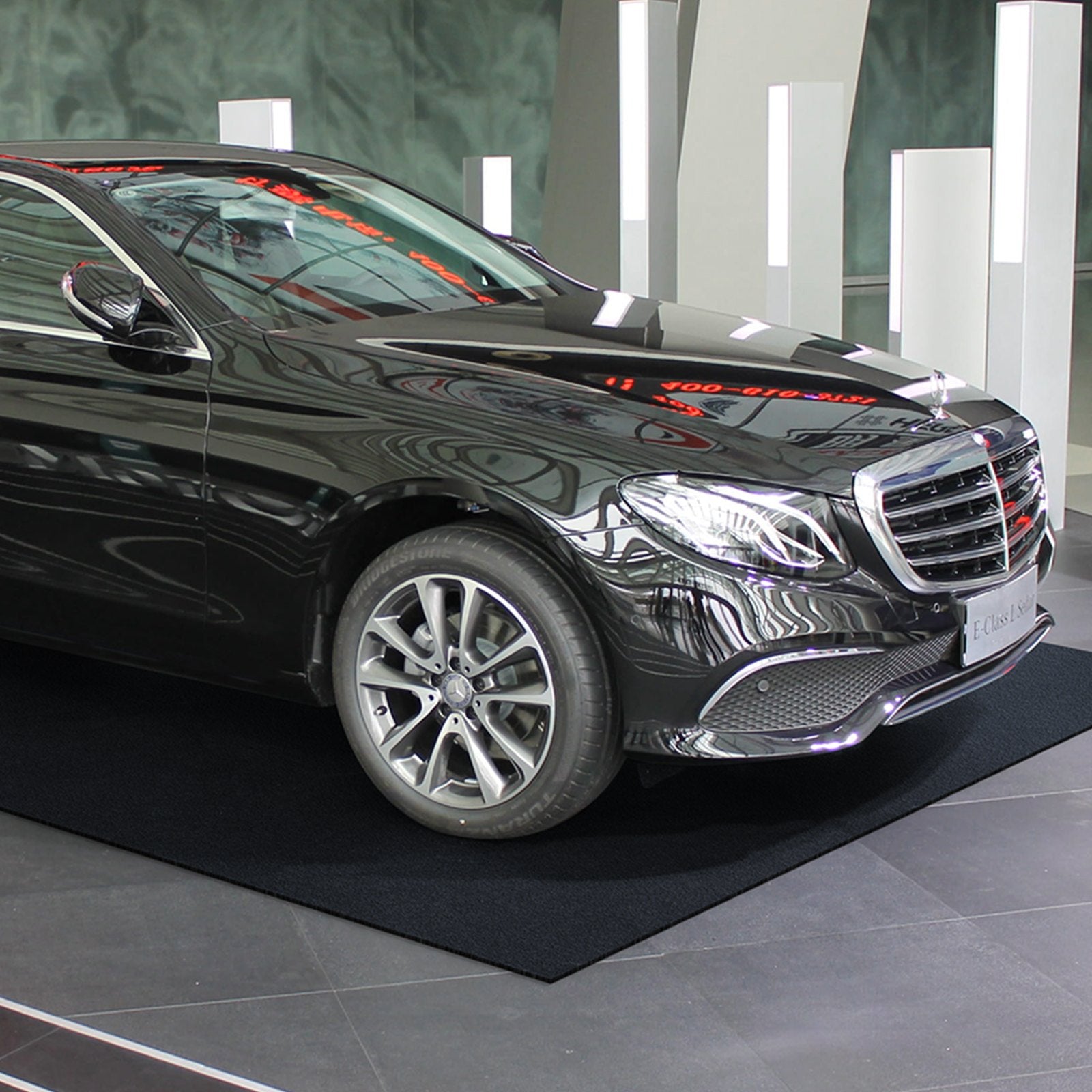 VEVOR Garage Floor Mat, 2.28 x 6.1 M Waterproof Protection from Water,Snow, Rain,Mud and Oil for Cars, Non-slip Heavy Duty Containment Mat with TPE Anti-Leak Backing & Easy to Clean & Cuttable