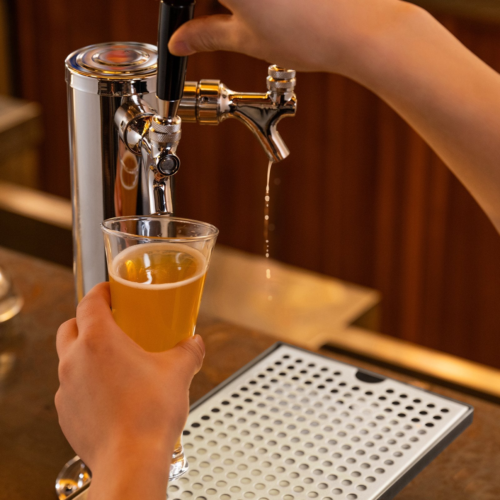 VEVOR Beer Drip Tray, 304 Stainless Steel Kegerator Drip Trays with 4 Non-Slip Rubber Pads and Detachable Cover, Heat / Cold Resistant Beer Tower Drip Pan for Bar Restaurant Coffee Shop Home