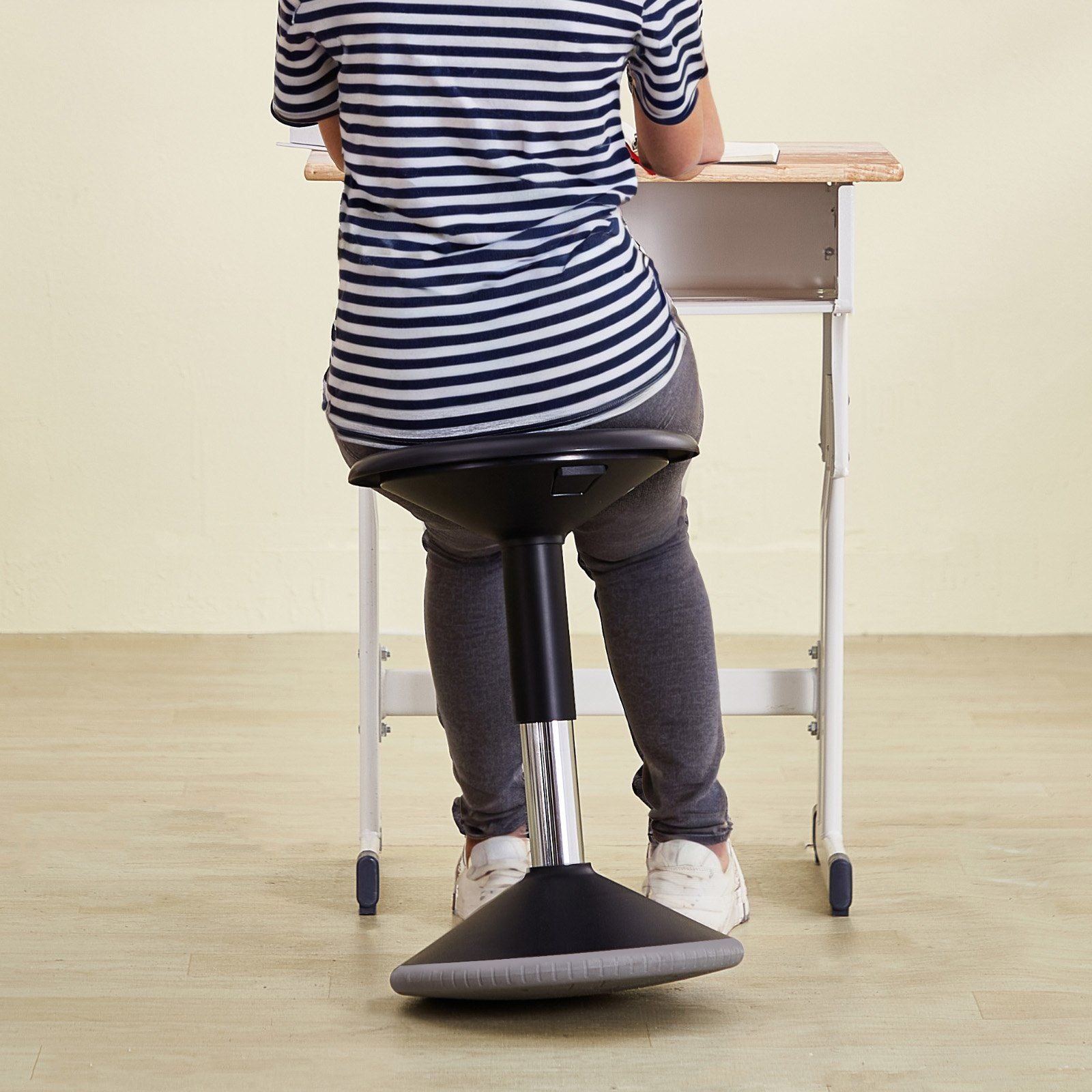 Wobble Chair, Height-Adjustable (15.7-21.7") Active Chair, Flexible Seating Wobble Stool Made of PVC+ABS Improves Focus & Posture, Ideal for Schools, Office and Home, Age 12-18, Black