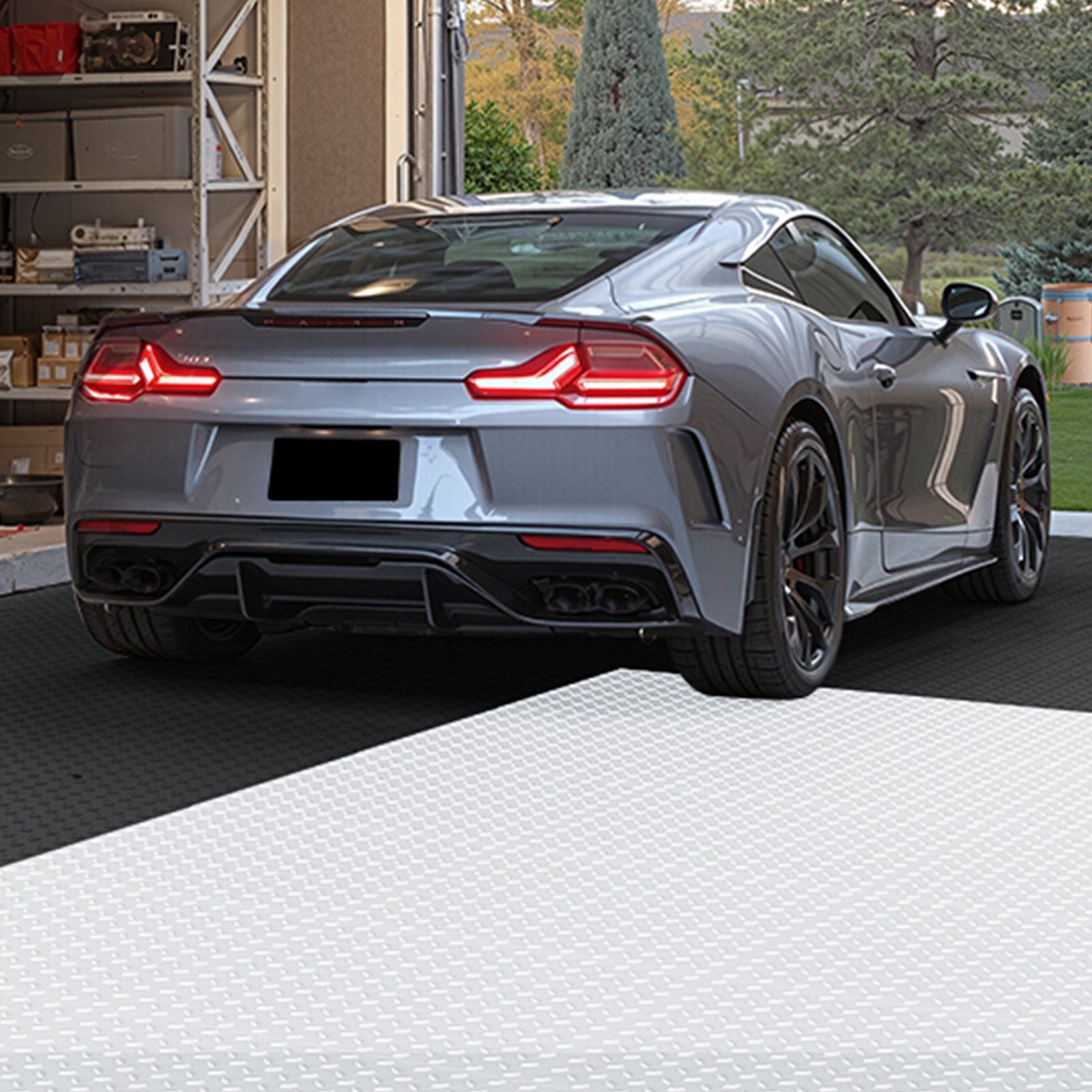 Garage Floor Tiles Interlocking, 16 Pack 513 x 513 x 5 mm Interlocking Modular Garage Flooring Tiles, Diamond Plate Slip-Resistant PVC Mats for Workshop,Warehouse,Tool Room, Graphite Gray