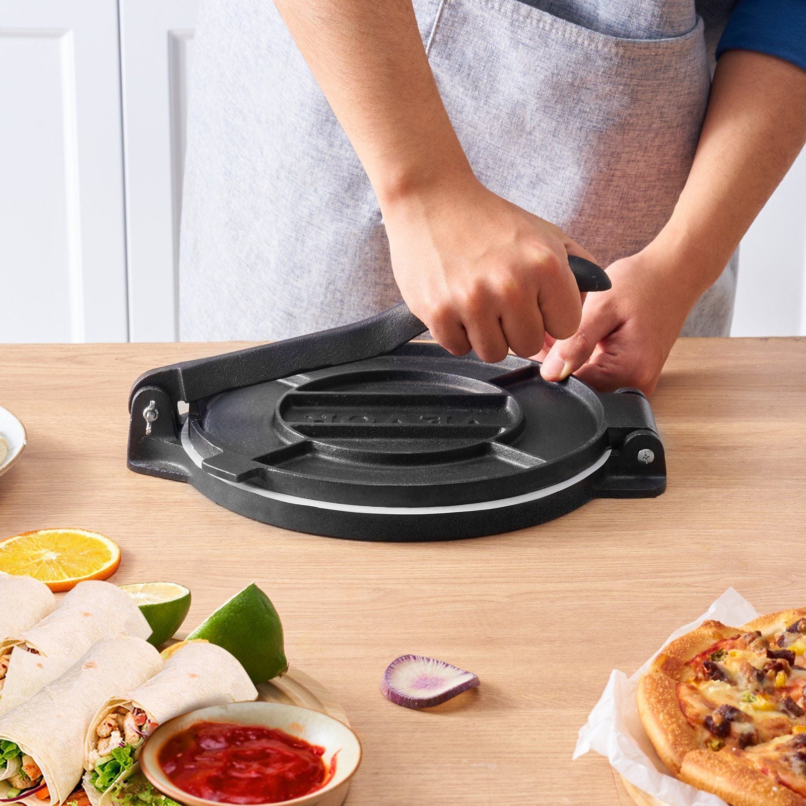 Tortilla Press, 250mm Tortilla and Roti Maker, Cast Iron Heavy Duty Tortilladora Press, Pre-Seasoned Pataconera Maker with 100 Pcs Parchment Paper, Dough Maker for Flour Tortilla, Tawa, Silver