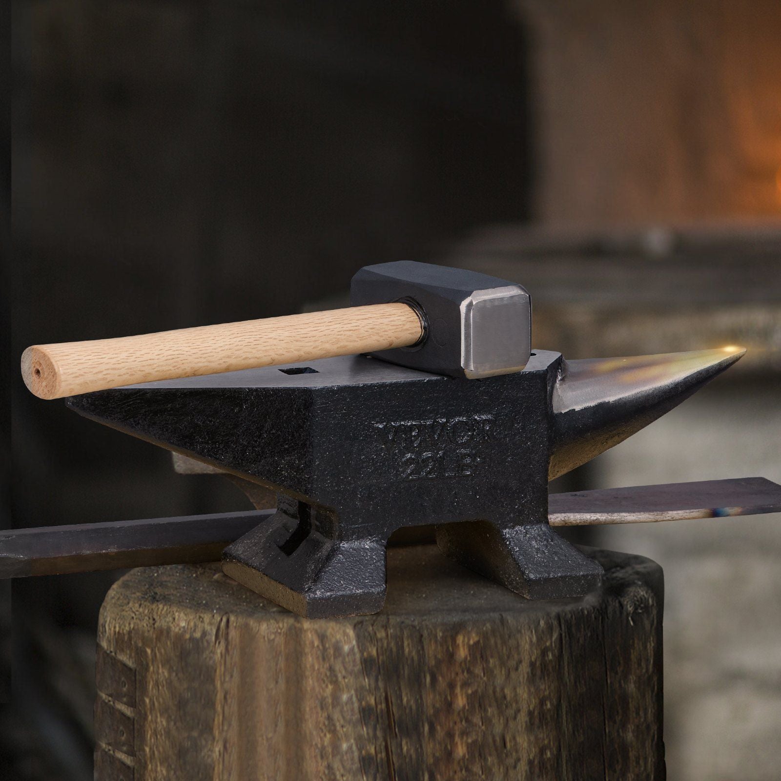 Single Horn Anvil, 22Lbs Cast Steel Anvil, High Hardness Rugged Round Horn Anvil Blacksmith, Large Countertop and Stable Base, with Round and Square Hole, Metalsmith Tool for Bending and Shaping