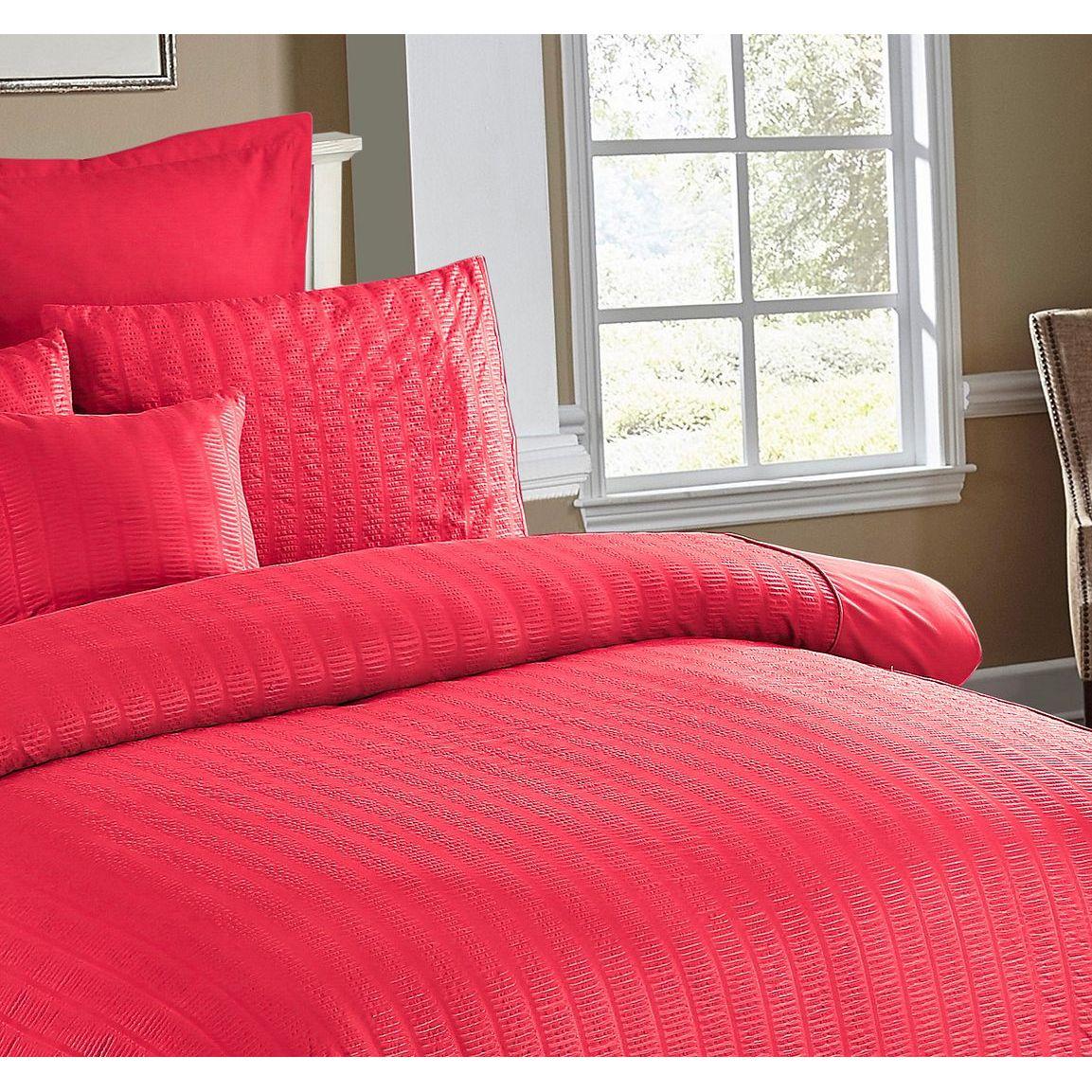 Seersucker Super King Size Quilt/Doona/Duvet Cover Set - Red