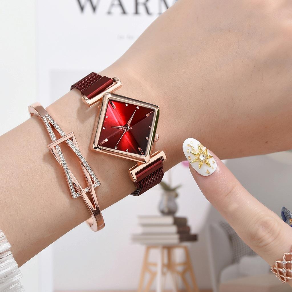 Red Diamond Dial Quartz Watch &amp; Bracelet Set For Women-1922443444240912385