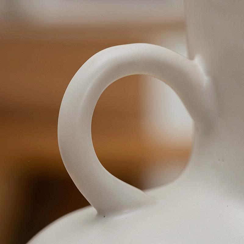 Small White Ceramic Vase For Home Decor With Dried Flower Design-1915197426973675524
