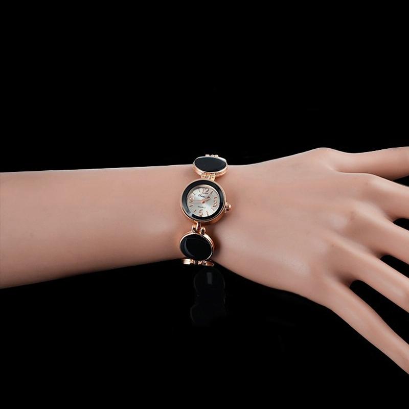 Black Round Dial Bracelet Quartz Wristwatch For Women-1962691923294687235