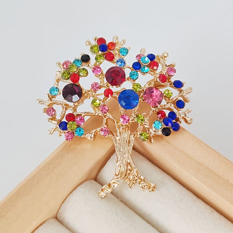 "Everlasting Growth" Tree Crystal Brooch: Carving Eternal Life with Sparkling Branches, Infusing Daily Wear with the Poetic Guarding Power of Nature