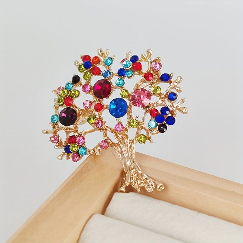 "Everlasting Growth" Tree Crystal Brooch: Carving Eternal Life with Sparkling Branches, Infusing Daily Wear with the Poetic Guarding Power of Nature