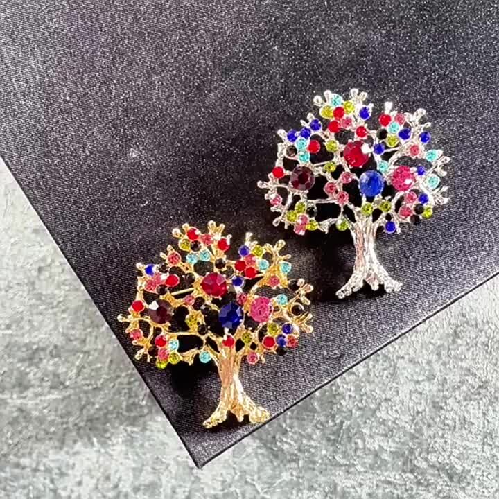 "Everlasting Growth" Tree Crystal Brooch: Carving Eternal Life with Sparkling Branches, Infusing Daily Wear with the Poetic Guarding Power of Nature
