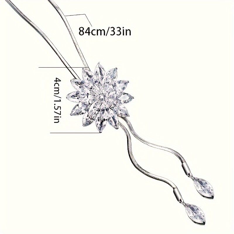 Fashionable and Creative High-End Artificial Crystal Diamond-Inlaid Snowflake New Style Sweater Chain Clothing Pendant（BLUE+WHITE）