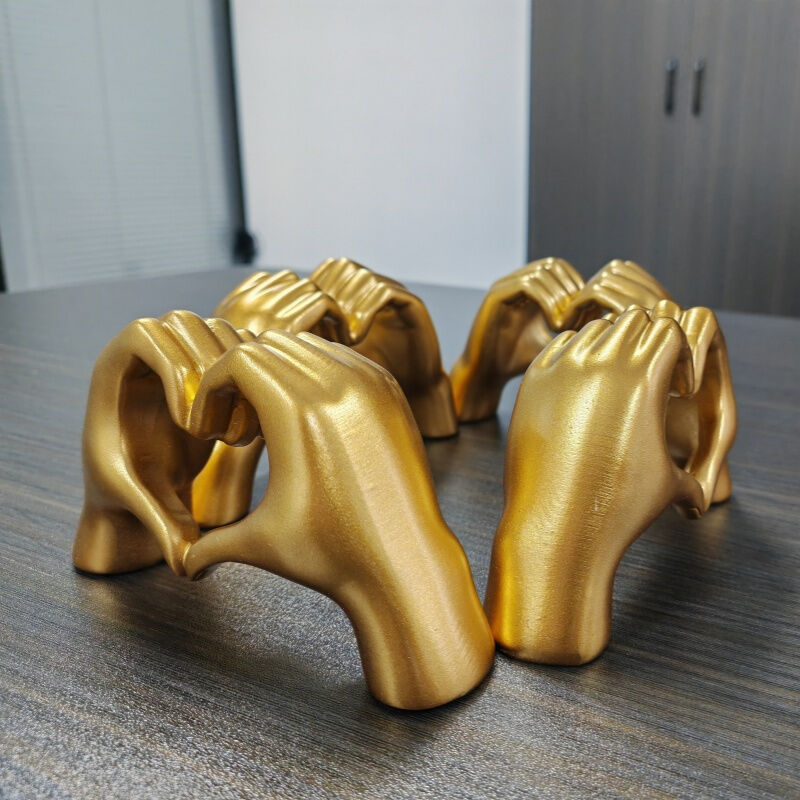 WHITE Elegant Heart-shaped Sculpture: Pure lines capture love, accompanying you in writing tender everyday moments.