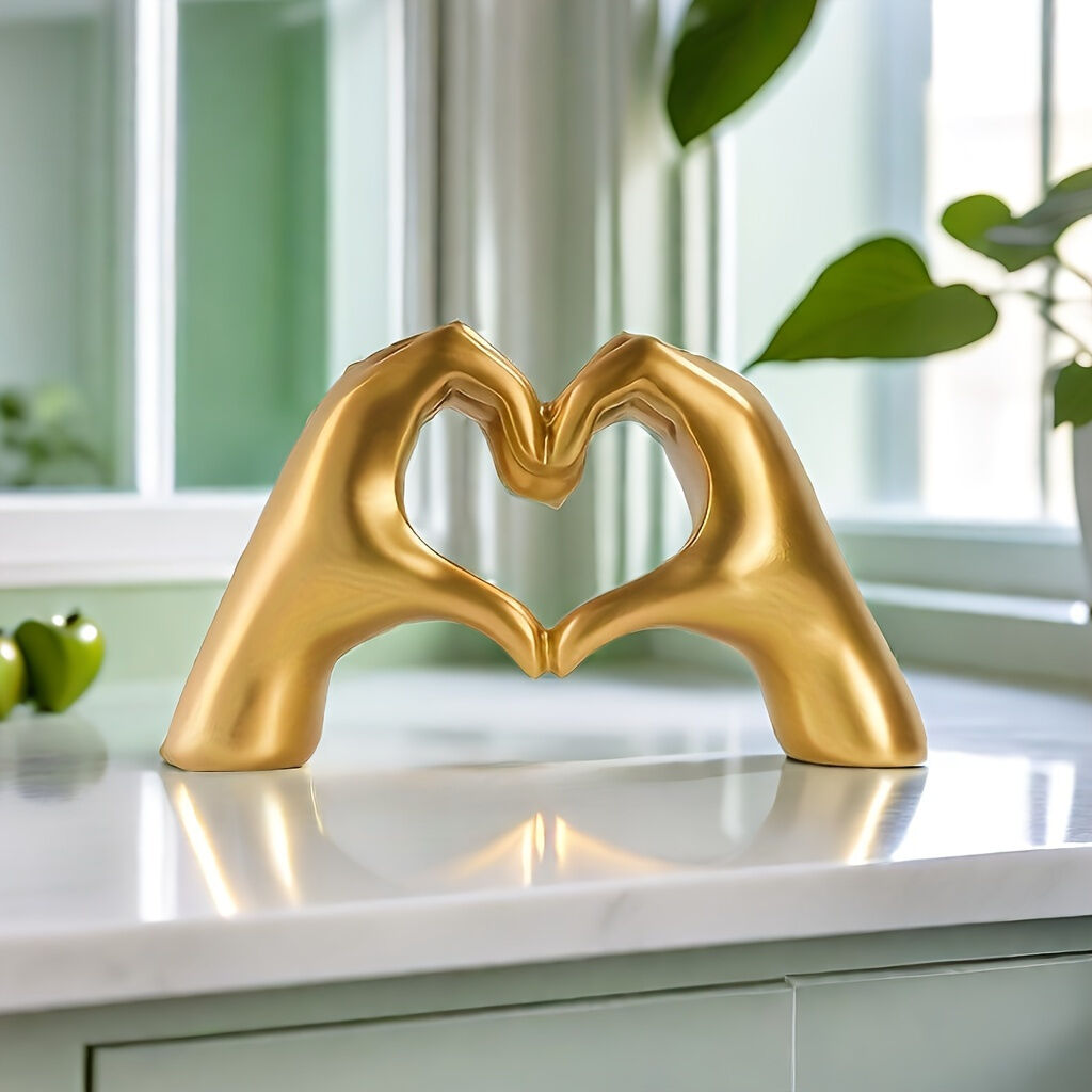 WHITE Elegant Heart-shaped Sculpture: Pure lines capture love, accompanying you in writing tender everyday moments.
