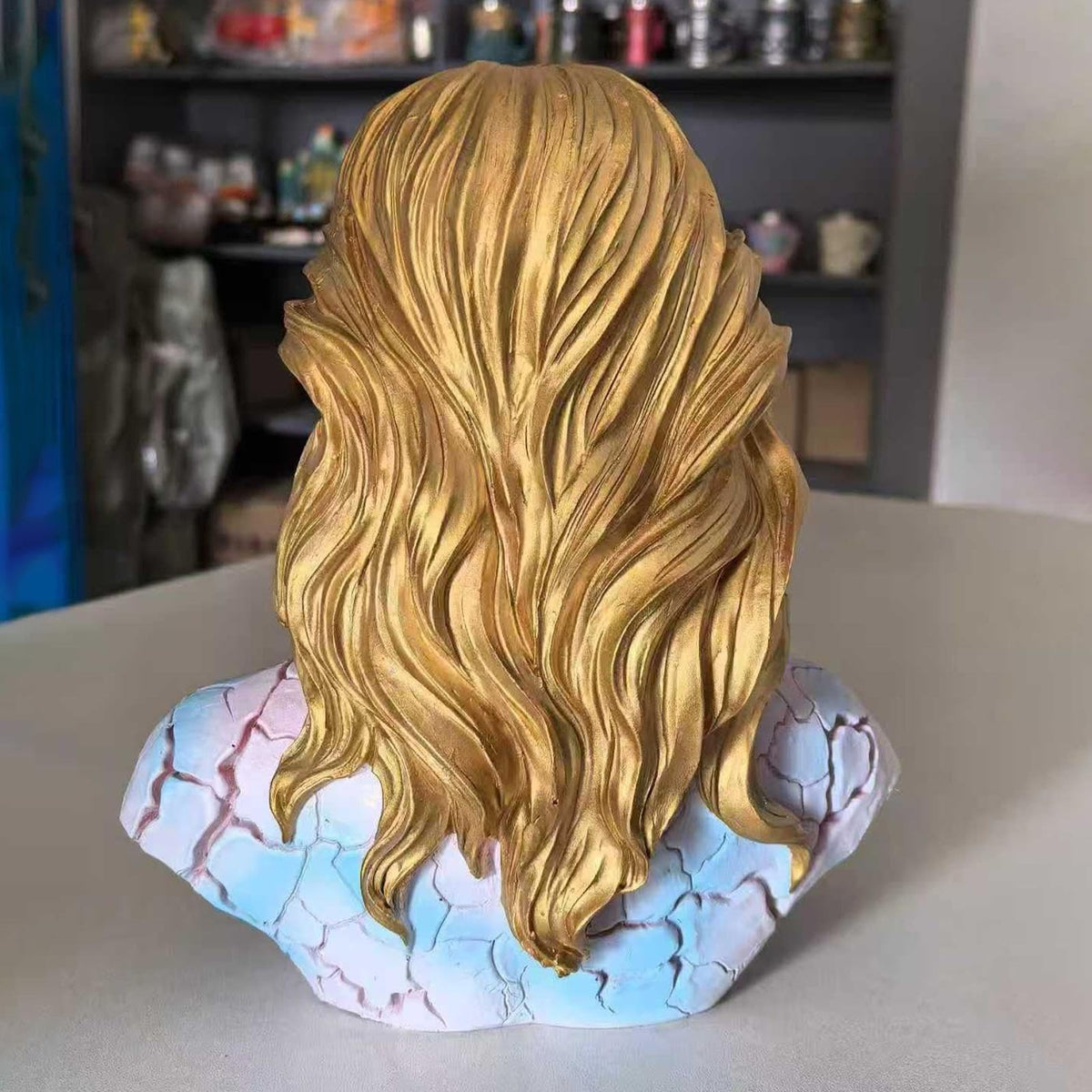 Blazing Maiden Figurine LED Lamp – Artistic Resin Sculpture with Crackled Light Effect, Elegant Decorative Night Light(Black)