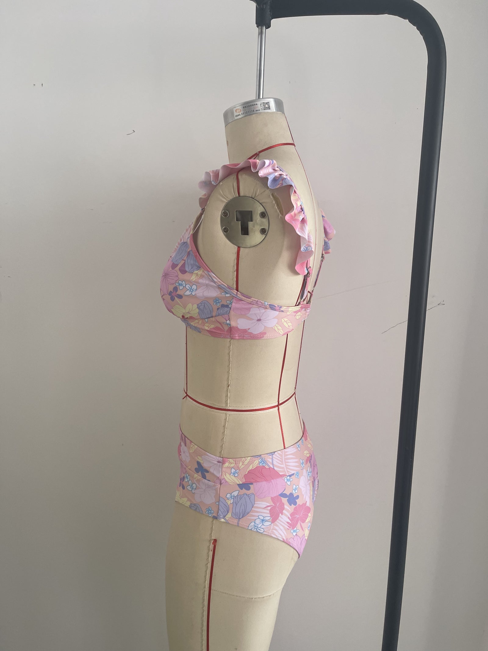 Chic Teenage Design Bikini Featuring Frill Details and Secure Fastening for Beach Days Size XL