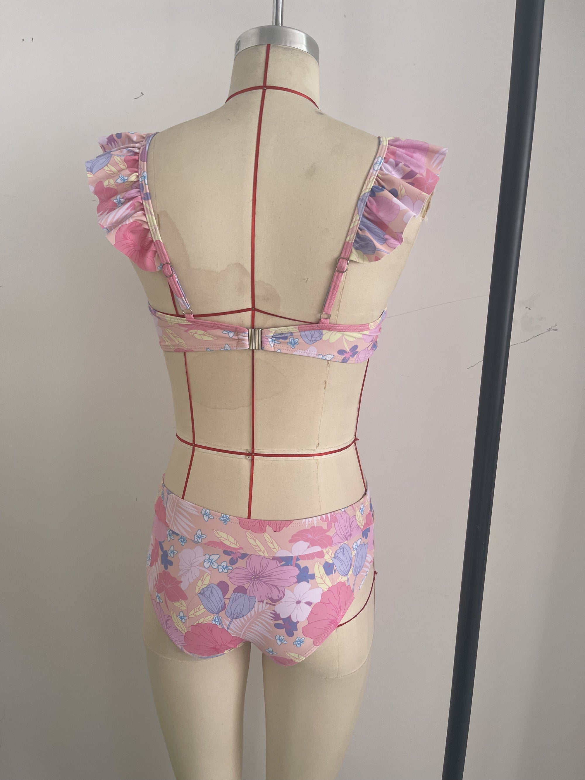 Chic Teenage Design Bikini Featuring Frill Details and Secure Fastening for Beach Days Size XL
