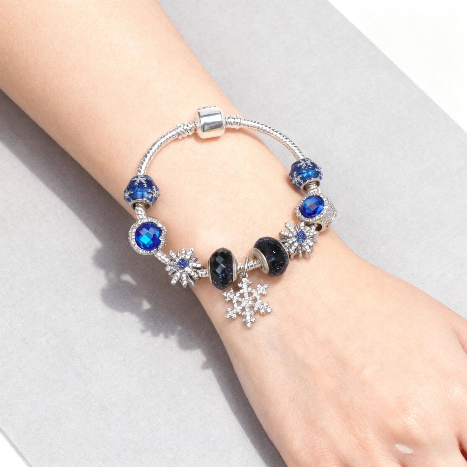 Rhinestone Blue Cat’s Eye Starry Glaze Beads Bracelet with Snowflake Pendant(17cm)