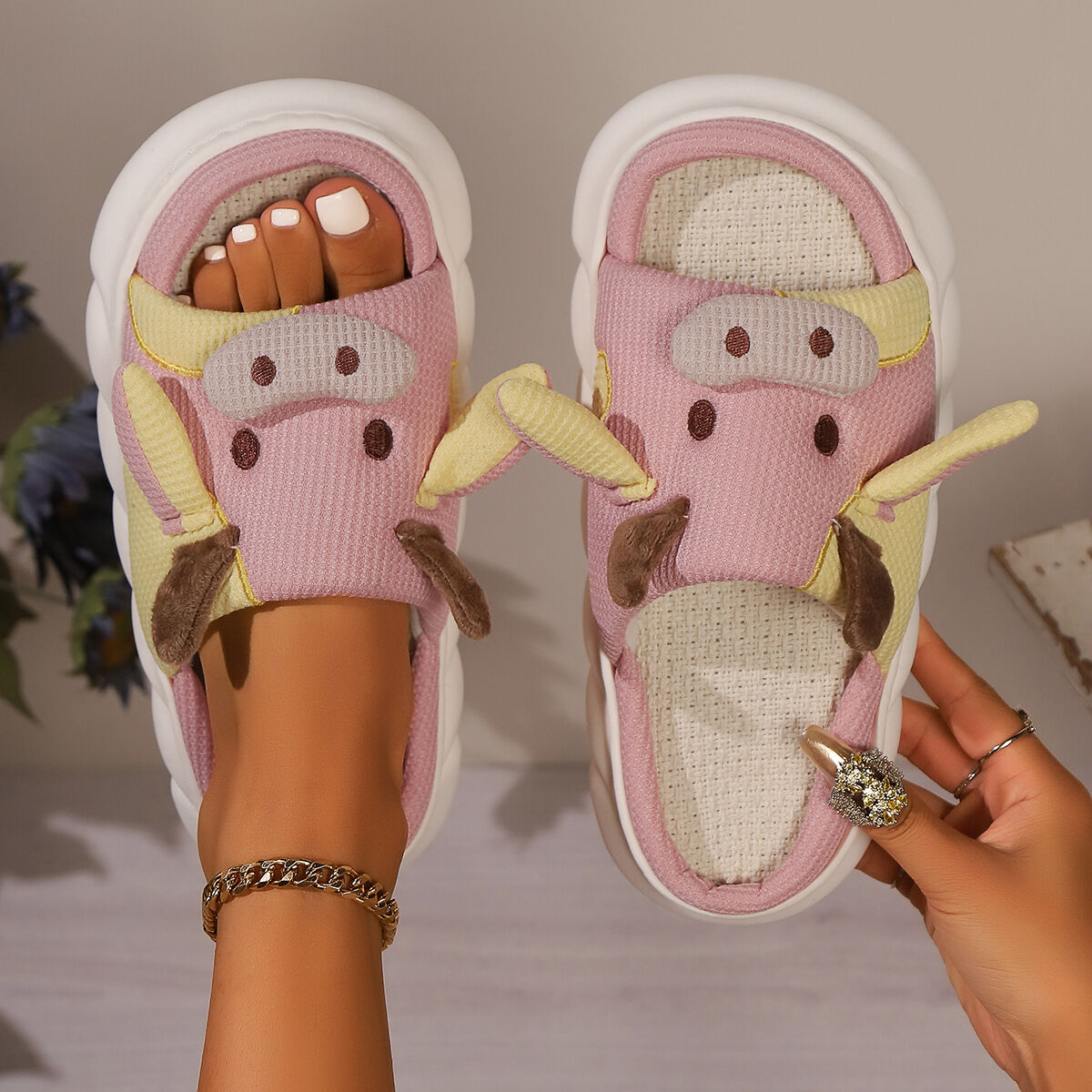 Unisex Cow Cartoon Linen Slippers: EVA Thick Sole Non-Slip Beach Sandals for Couples & Parent-Child, 7 Styles(pink)