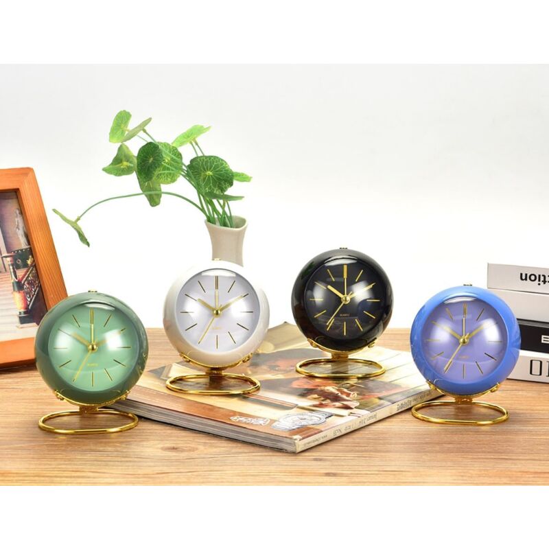 Retro Analog Alarm Clock Non-Ticking With Night Light, Silent, Battery Operated, Easy To Use And Loud Alarm