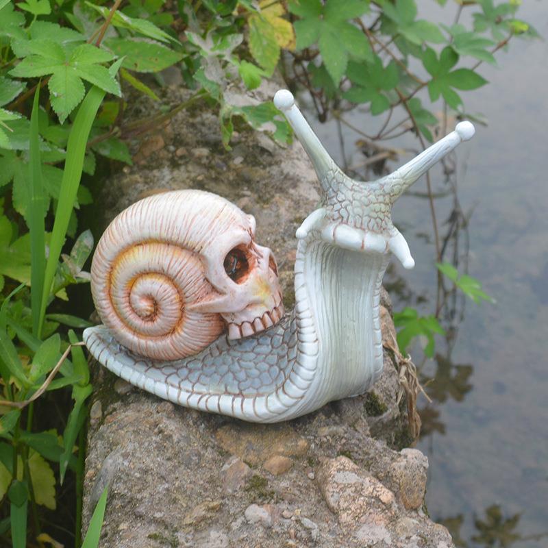 Skeleton Snail Skull Sculpture Gothic Garden Home Decor, 1-Pack
