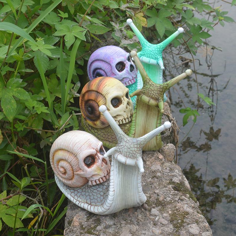 Skeleton Snail Skull Sculpture Gothic Garden Home Decor, 1-Pack