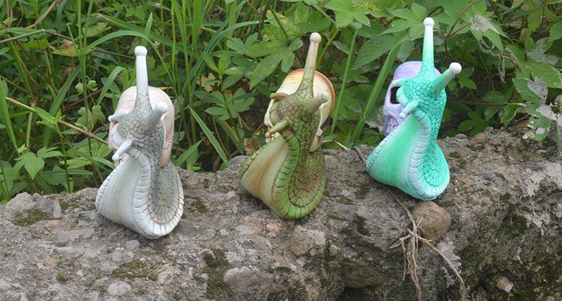 Skeleton Snail Skull Sculpture Gothic Garden Home Decor, 1-Pack