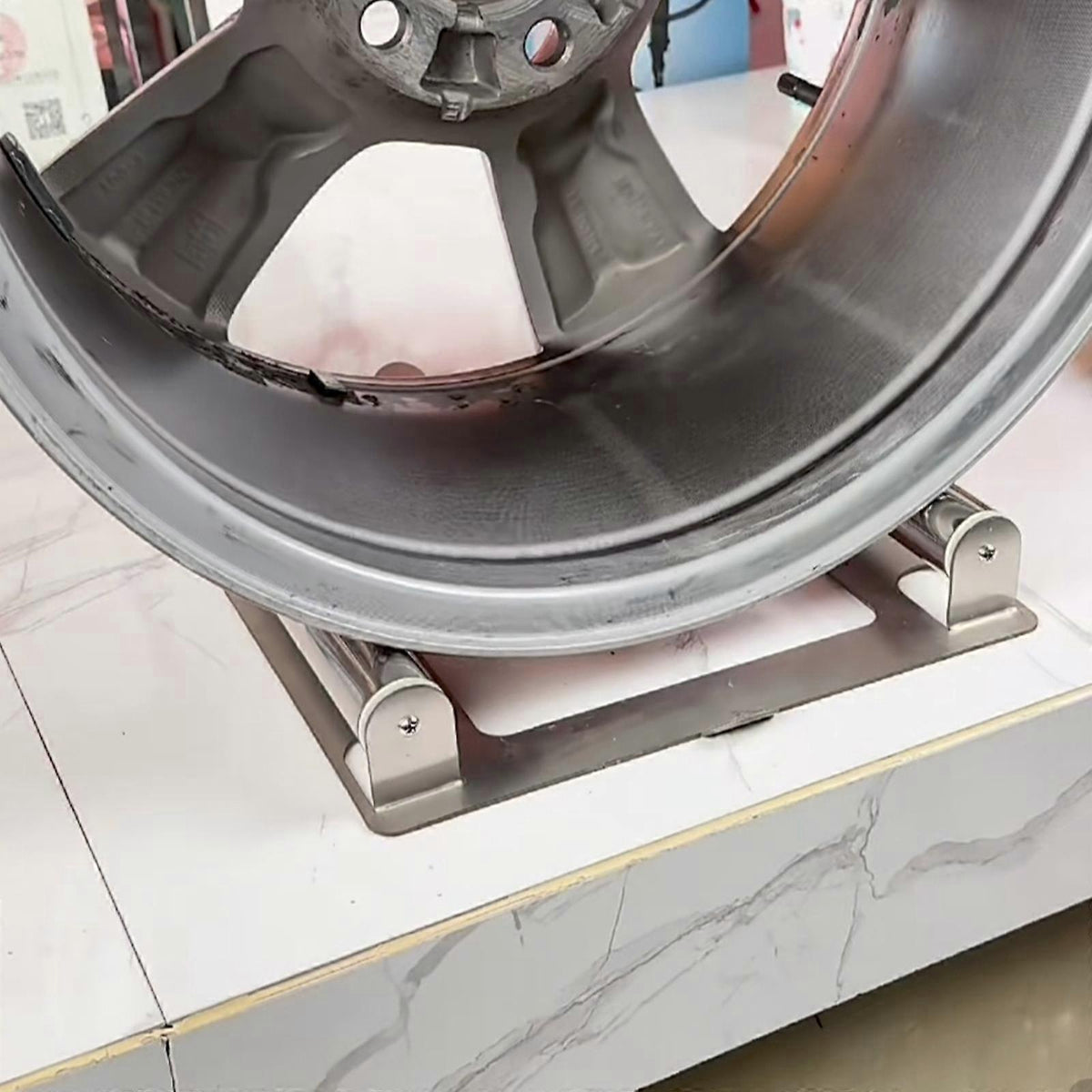 Steel Tire Shine Applicator Wheel Rim Cleaning Stand for Tire Maintenance