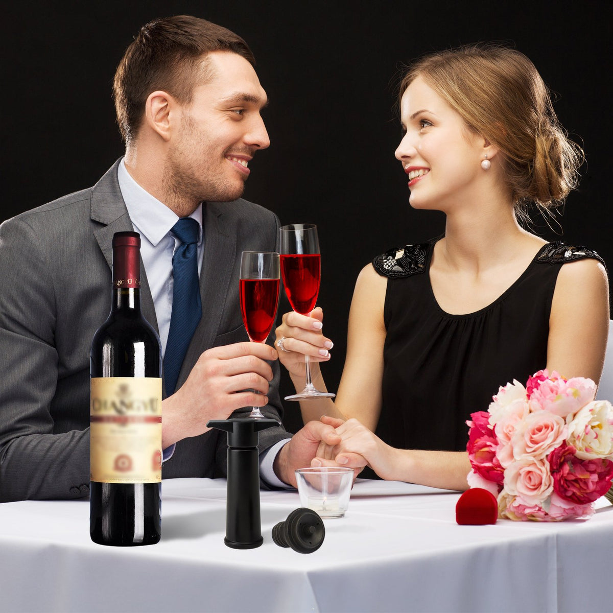 Vacu Vin Black Pump with Wine Saver Stoppers - Keeps Wine Fresh