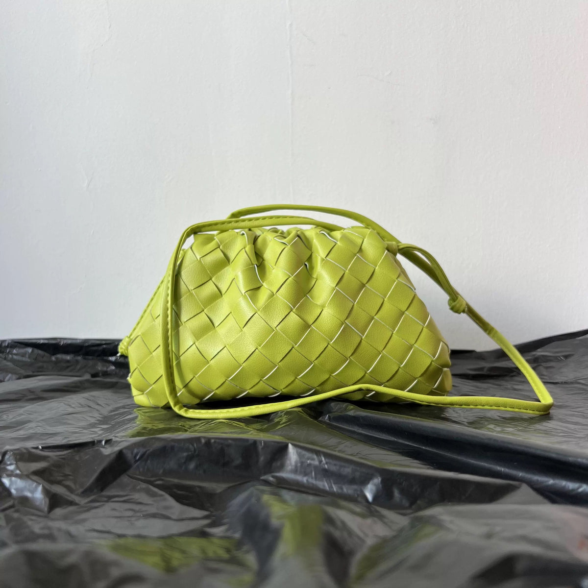 Cloud Backpack 2024 New Style Bag Ladies Cow Leather Crinkle Dumpling Bag Ladies Handbag Shoulder Bag MJ51 White 22*9*14cm