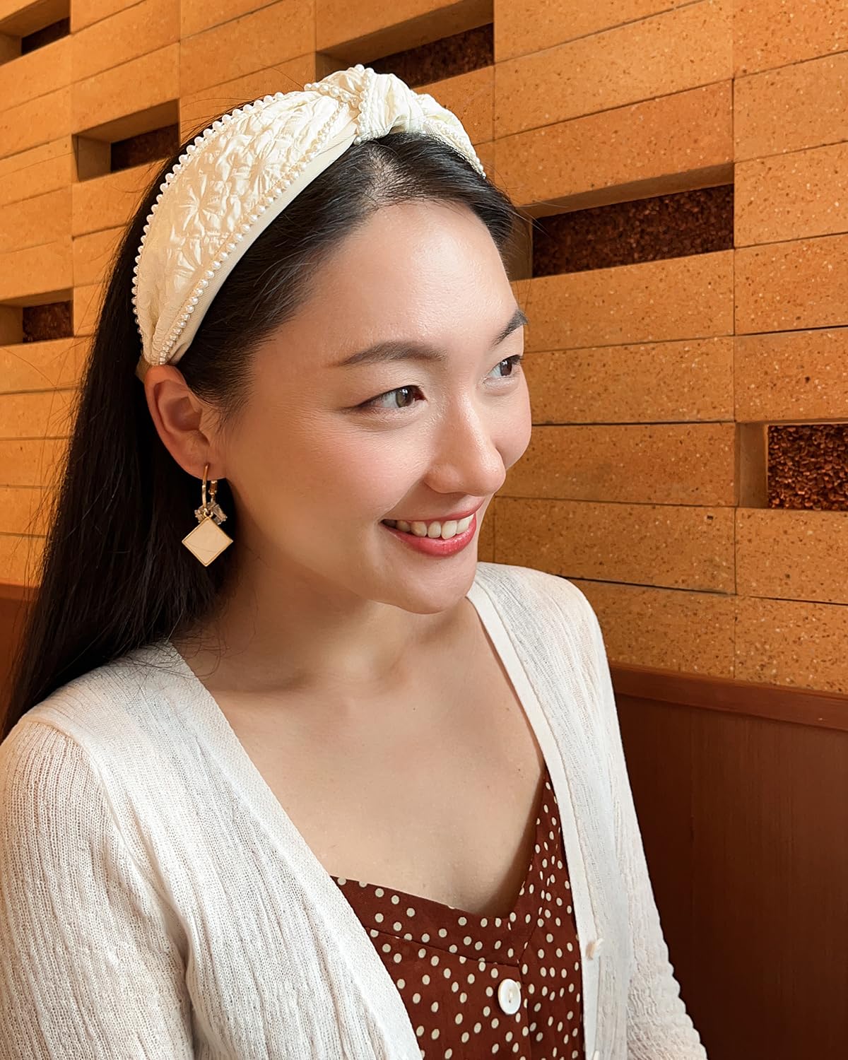 Women's Boho Knotted Wide Pearls Headbands for Women Non Slip, White Fabric Stretchy Cute Knot Headband, Girls Hair Accessories (Cream Knot)