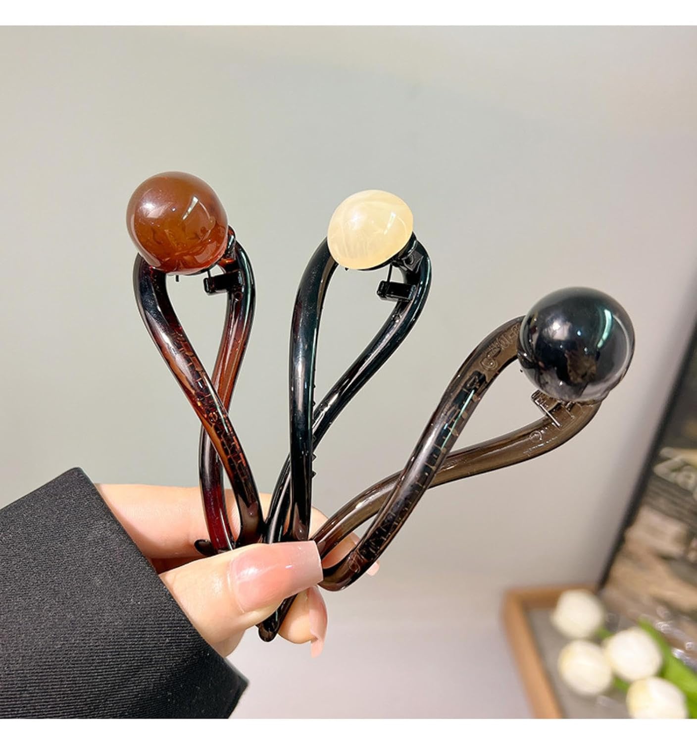 Simple retro beaded hair clip, new hair twist clip on the back of the head, fashionable and versatile headwear slotted clip