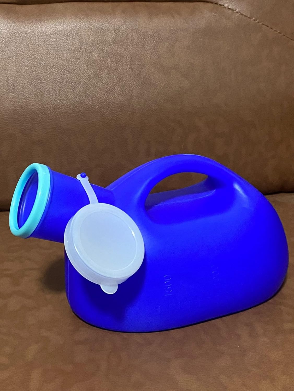 Thick Plastic Mens Bedpan Bottle with Lid Urinals for Men 3000 ml/100 oz Portable Male Urinal Urine Collection Container for Adults/Large Plastic Pee Holder for Hospital,Incontinence,Elderly,Travel