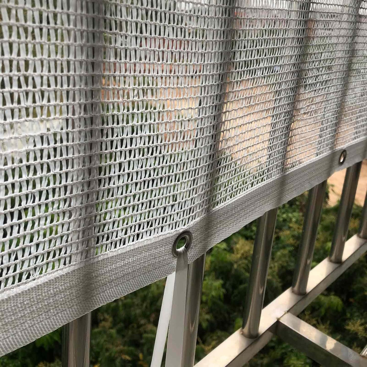 30% Sunblock Shade Cloth Garden Shade Mesh Tarp with Eyelets and Ropes UV Resistant Sunblock Shade Cloth for Garden, Pergola, Patio Plants, Greenhouse，Outdoor(2x6.0m/6.6x19.7ft)