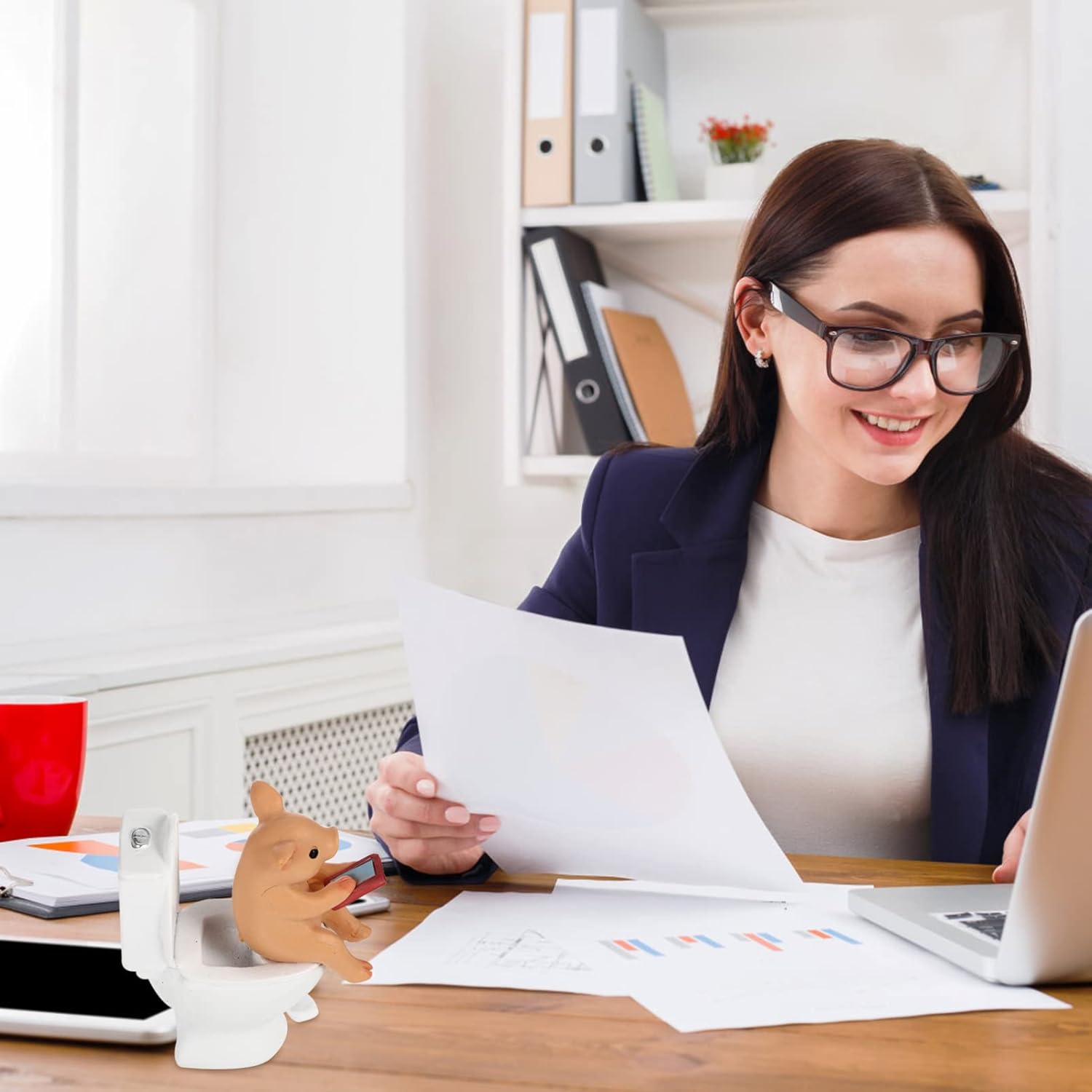 Cabilock Mini Resin Cute Pig Figurines Texting On Toilet Statue, Miniature Piggy Sculpture, Garden Farm Statue Collectible Lawn Ornament Desktop Animals Adornment