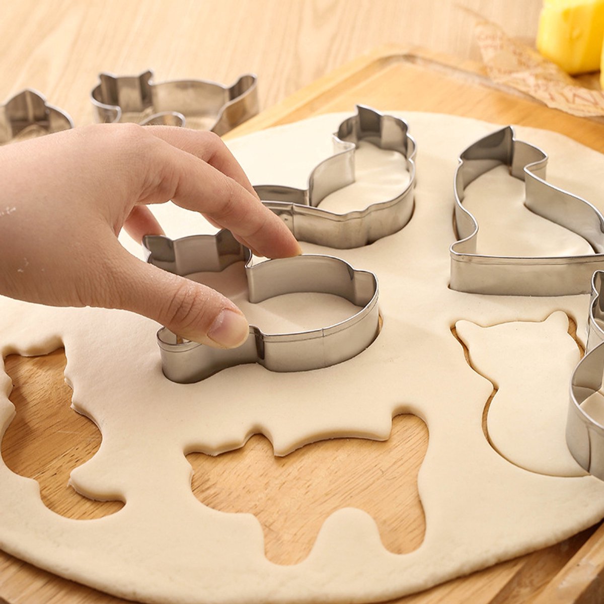 Cookie Cutters Cat - 9 Piece Set - Stainless Steel Baking Cup Set - Cat Shaped Cookie Cutters and Baking Tools - Enjoy cooking with your kids.