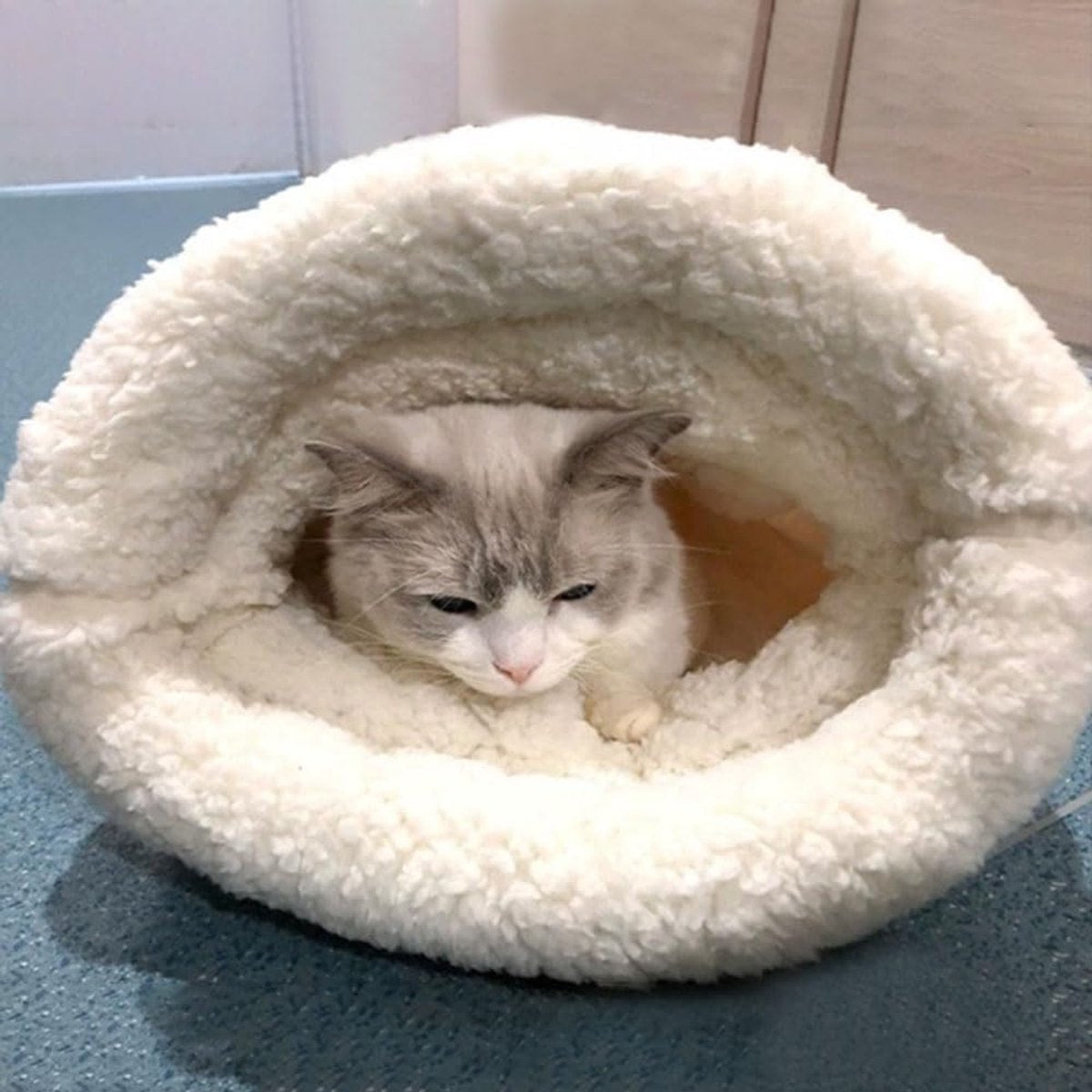 Cat Bed - Pet Sleeping Bag - Warm Pet Bed - Winter Cat House - Suitable for Indoor Use - Comfortable and Sheltered - Give Your Pet a Warm Hideaway (Yellow, One Size)