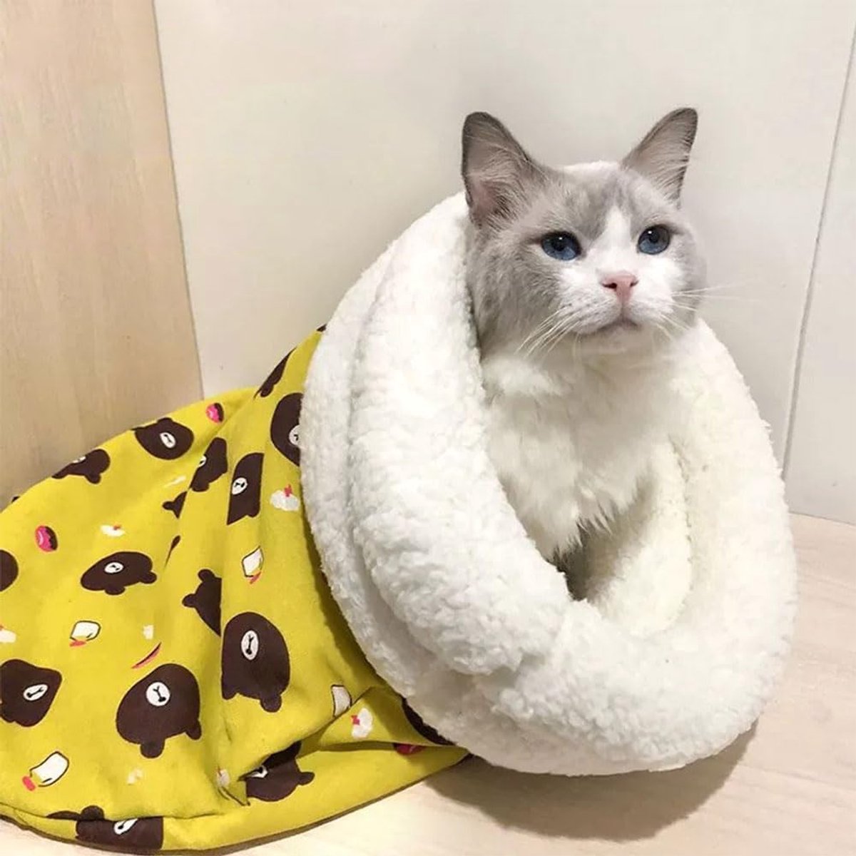 Cat Bed - Pet Sleeping Bag - Warm Pet Bed - Winter Cat House - Suitable for Indoor Use - Comfortable and Sheltered - Give Your Pet a Warm Hideaway (Yellow, One Size)
