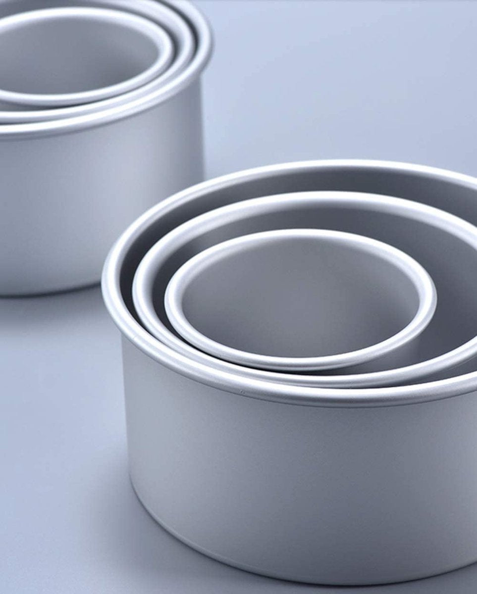 Set of 3 round cake tins, 10 cm deep - Includes cake tins with a diameter of 10 cm, 15 cm and 20 cm - Removable base - Suitable for baking - Healthy, sustainable and easy to clean