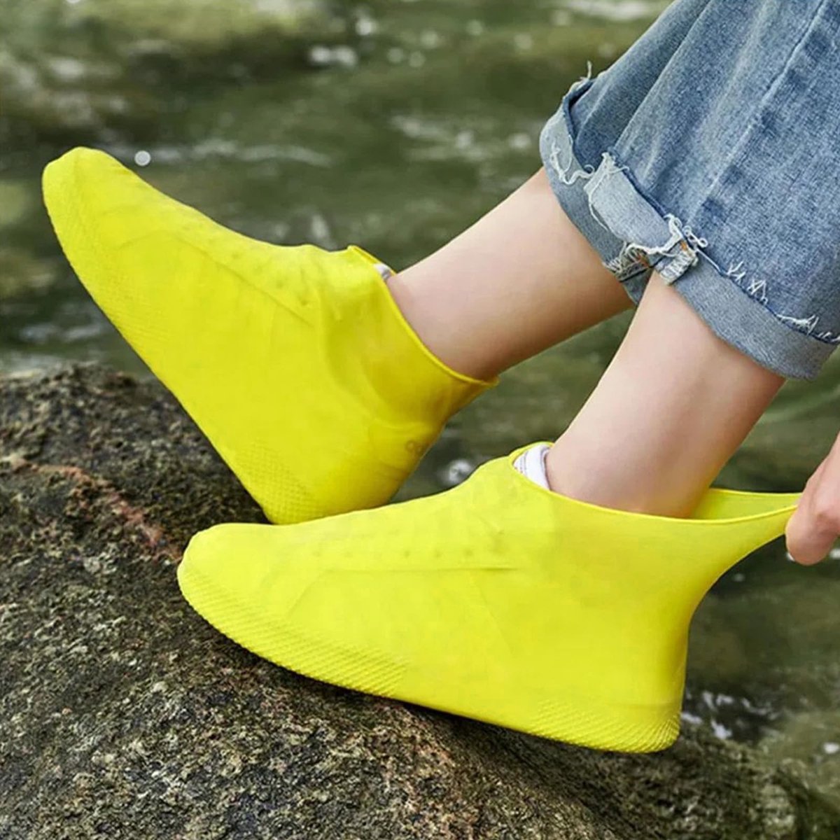 Overshoes - 1 Pair - Waterproof Silicone Overshoes - Reusable, Non-slip, Suitable for Outdoor Activities (Yellow - Size M)