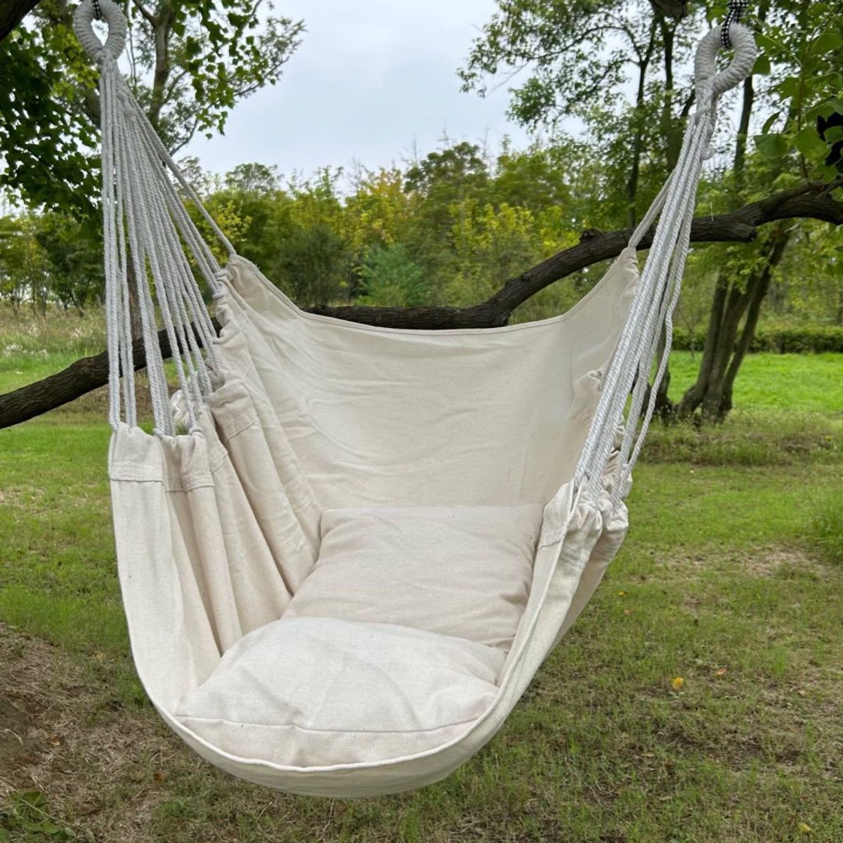 Hanging Chair - Portable Hammock - Comfortable Patio Chair - Suitable for Indoor and Outdoor Use - Maximum Load Capacity 100kg（White, without cushion）