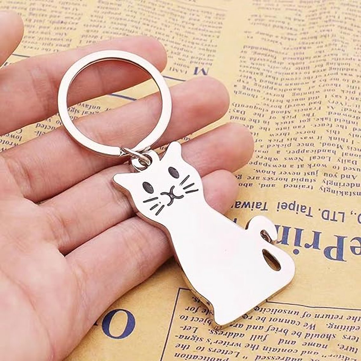 Keychain - Cat Keychain - Cute Keychain - Perfect Gift for Lovers, Friends and Best Friend - Silver