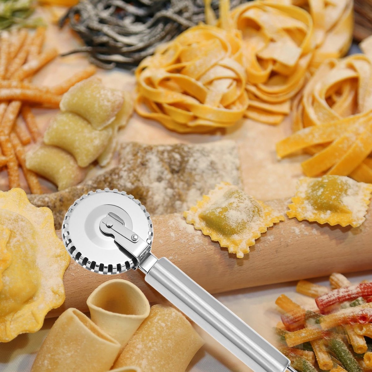 Luxury Rotary Cutter for Embossing - Baking Tools - Dough and Pastry Tools Made of Stainless Steel - Equipped with an Ergonomic Handle - Dishwasher Safe - Suitable for Cutting, Sealing and Pressing