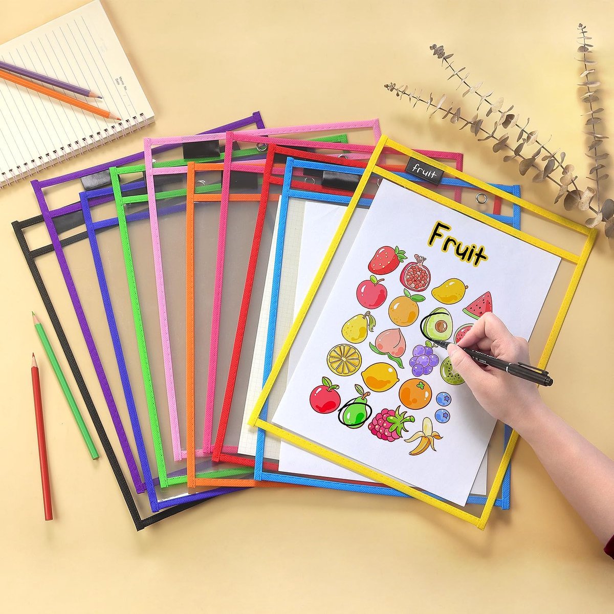 Erasable and Writable Folders - Pack of 30 | Includes 30 water-based whiteboard markers and 1 eraser - Transparent plastic folders/protective sleeves - Drawing and tracing bags for young children - Erasable and writable - Random colors