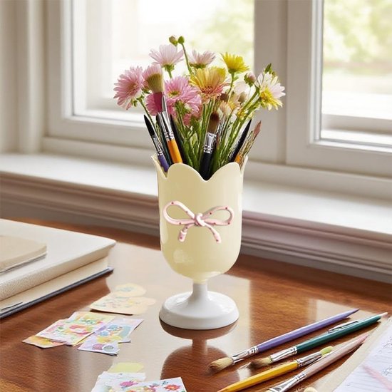 Tulip-shaped pen holder - pen rack - creative desk decoration - refined (Yellow)