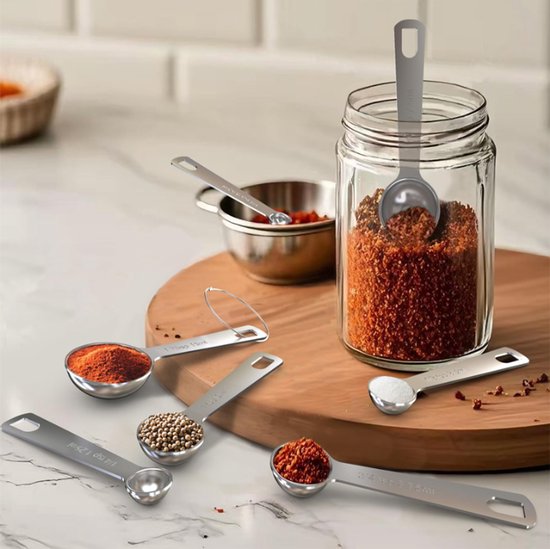 Set of 6 stainless steel measuring spoons - Includes teaspoon, tablespoon and measuring spoon - Suitable for liquids and dry ingredients - Kitchen and baking utensils - Can be stored in spice jars