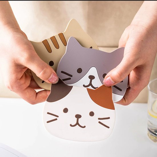 Coasters – Set of 5 – Cute cat design – Made of silicone – Compact, non-slip and heat resistant – Suitable for coffee tables, home use and cafes, also great as a gift for a housewarming or wedding.