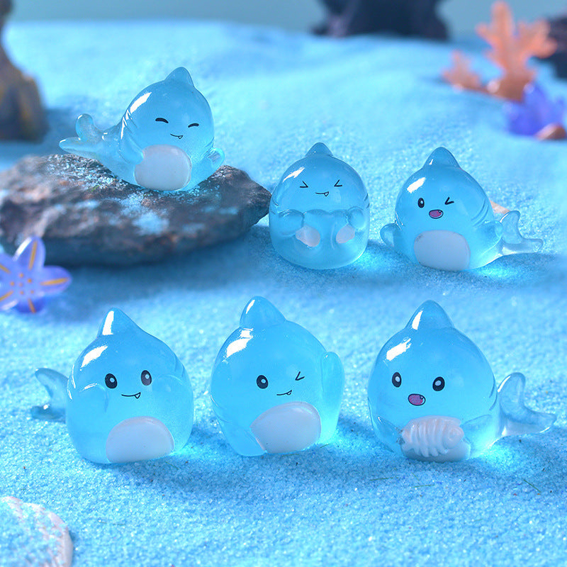 Aquarium Decoration – Ornaments – Mini Ocean Resin Animals – Luminous Mini Shark Figures – Durable &amp; Non-Fading Resin – Glow-in-the-Dark Sea Animals – For Fairy Garden, Micro Landscape, Aquarium &amp; Home Decor – Pack of 6