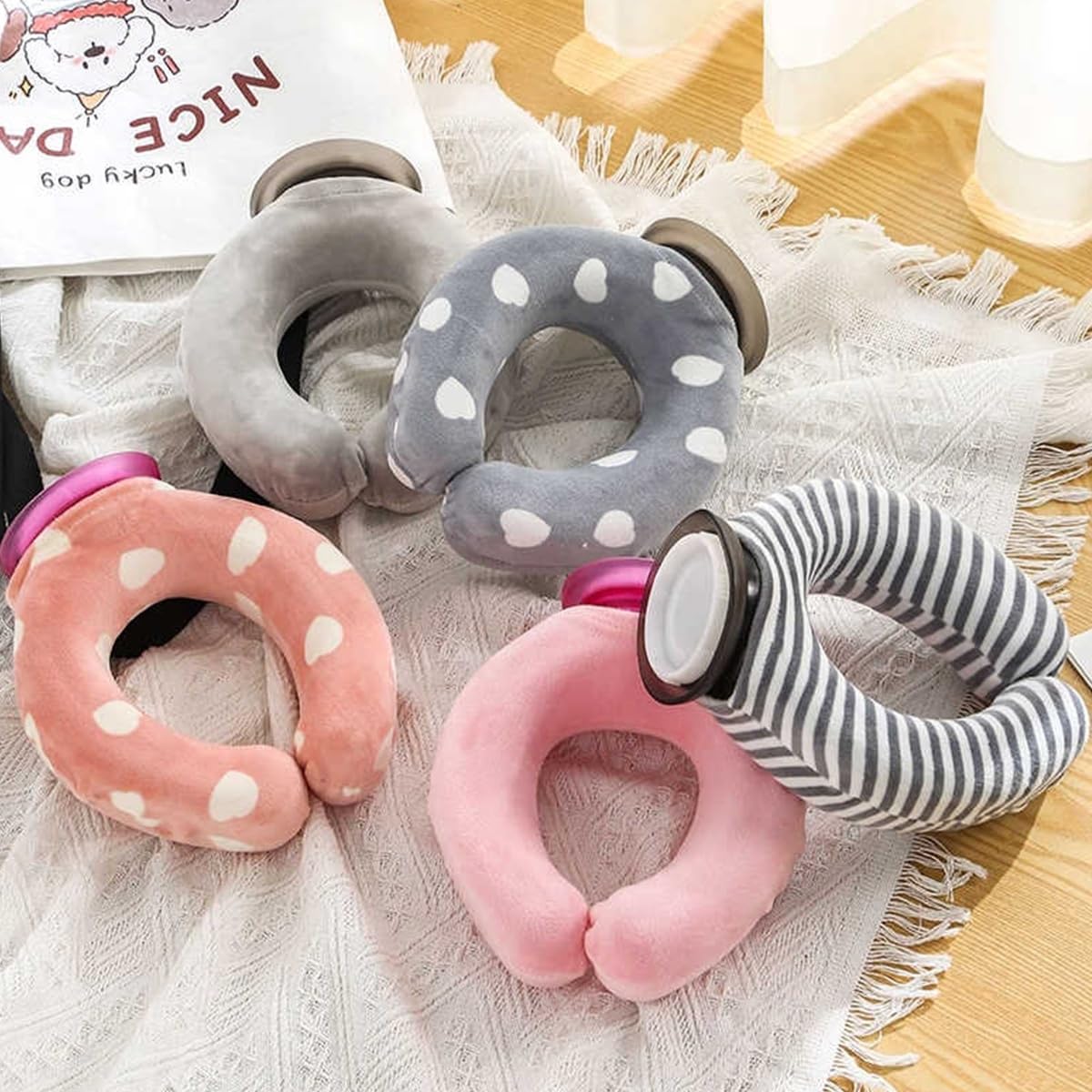 Neck warmer - Shoulder warmer - Hot water bottle - U-shaped hot water bottle - Neck warmer - Hot water bottle - Hot water bottle with cover - Shoulder warmer - Neck pillow - Heating cushion - Soft hot water bottle - Relaxation - Bedside hot water bottle -